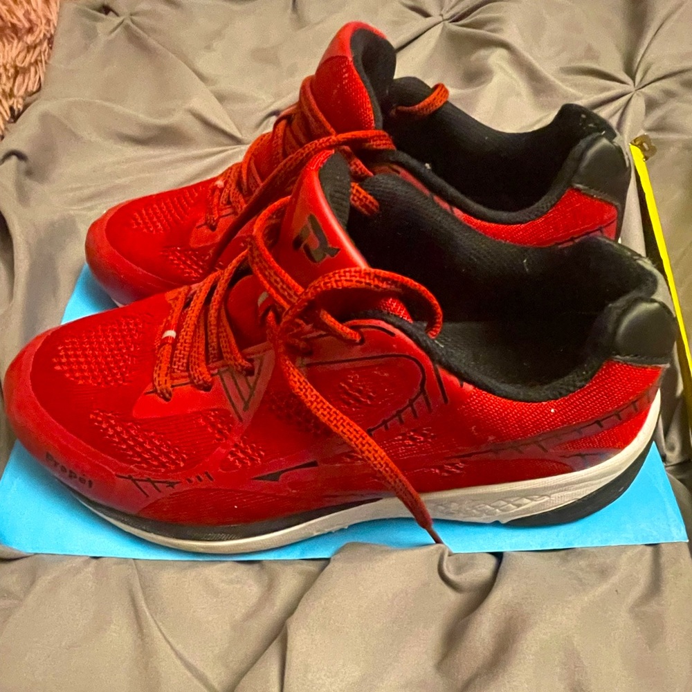 Prope’t Red Wide Width Sneakers Women’s Size 9 1/2 X (2E)